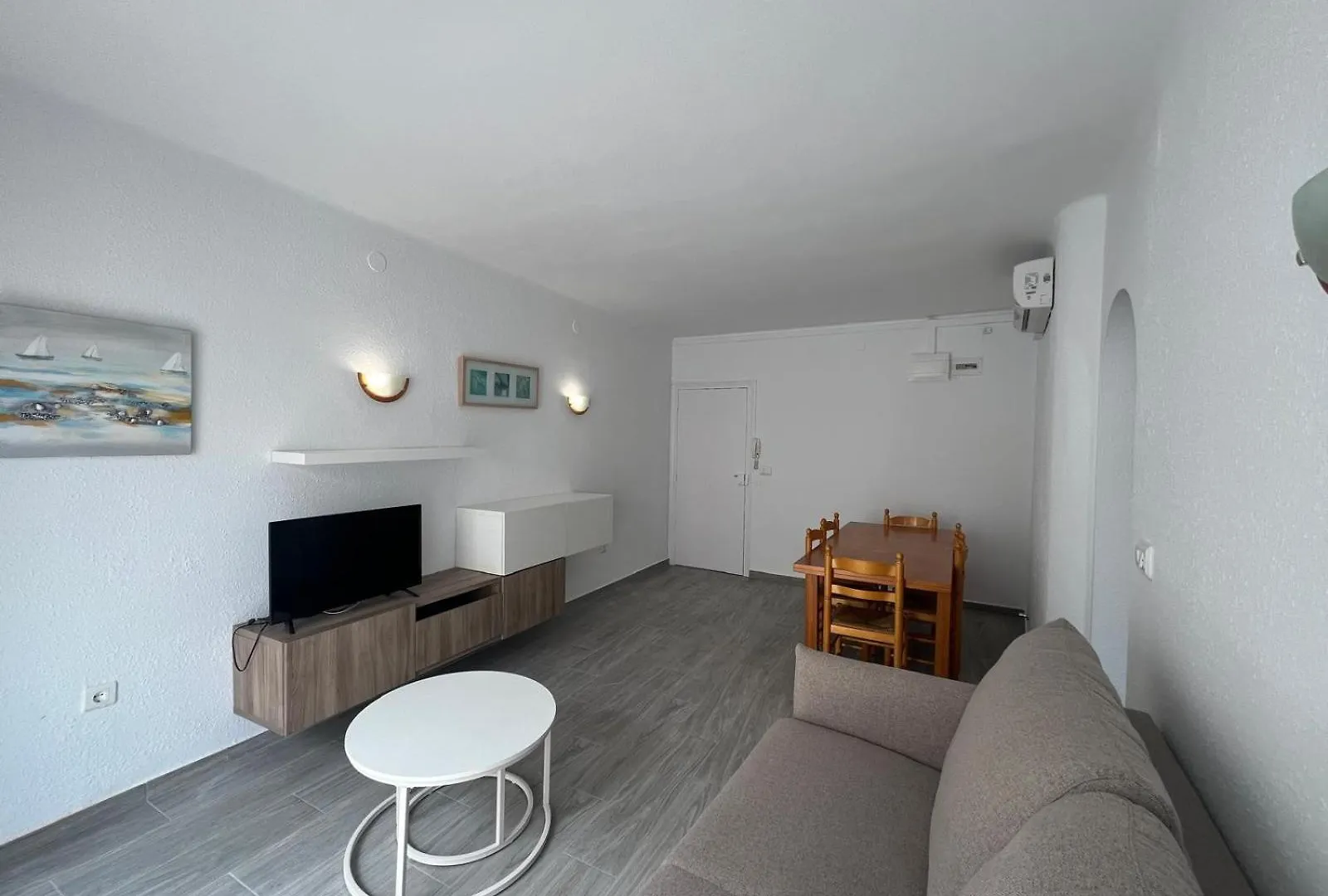 Bonito Apartamento En El Centro De Rosas Av-79 0*, Roses